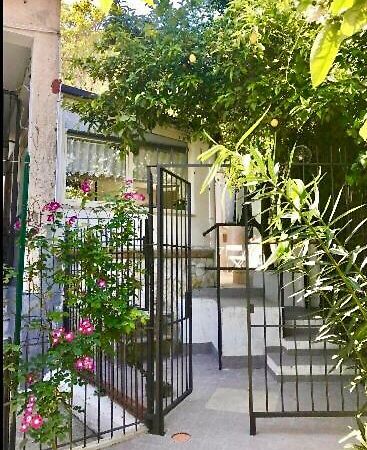 Garden House Apartments In נאפולי מראה חיצוני תמונה