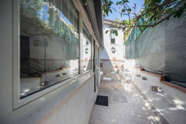 Garden House Apartments In נאפולי מראה חיצוני תמונה